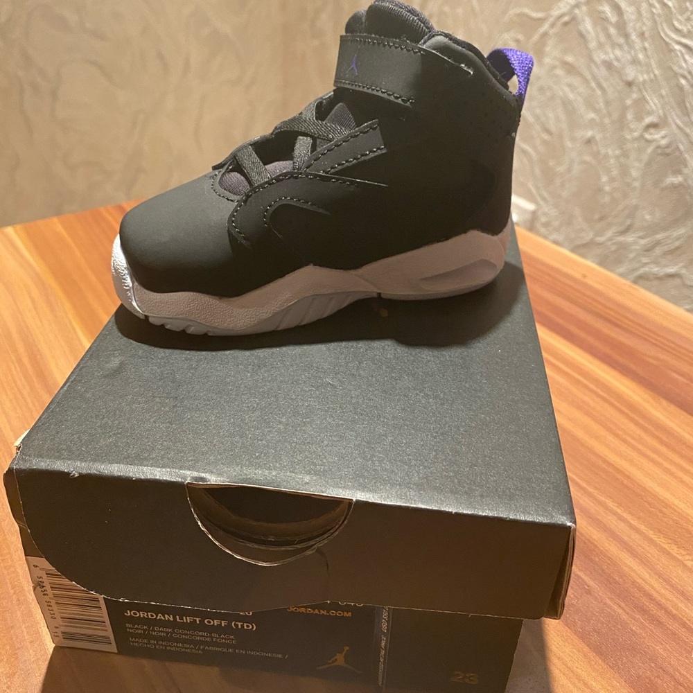 Jordan lift off Sneakers Toddlers/Kids size 5C